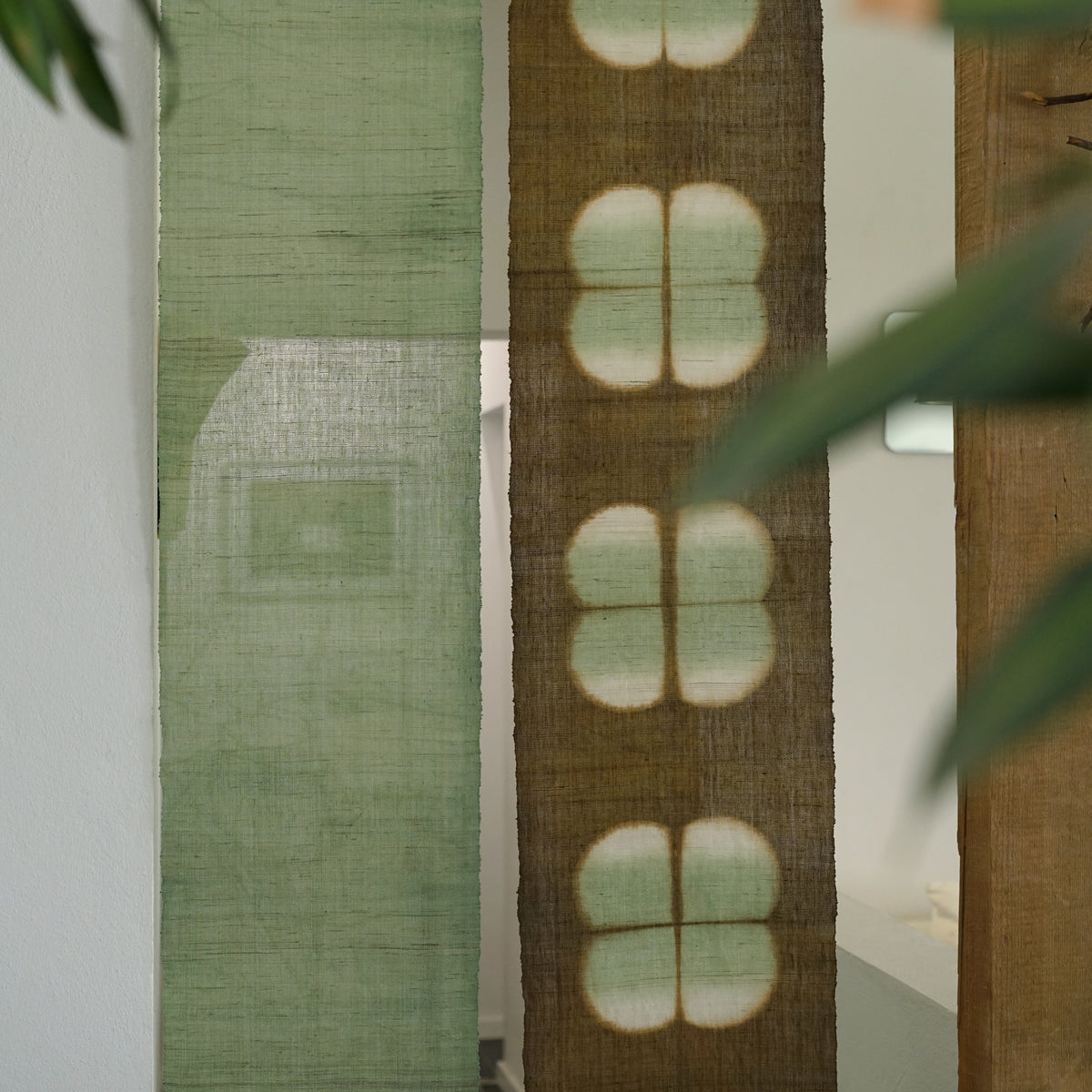 Schmaler Wandbehang aus Ramie – Field Grid