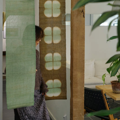 Schmaler Wandbehang aus Ramie – Field Grid