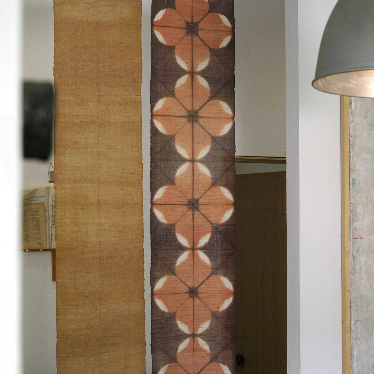Schmaler Wandbehang aus Ramie – Field Grid