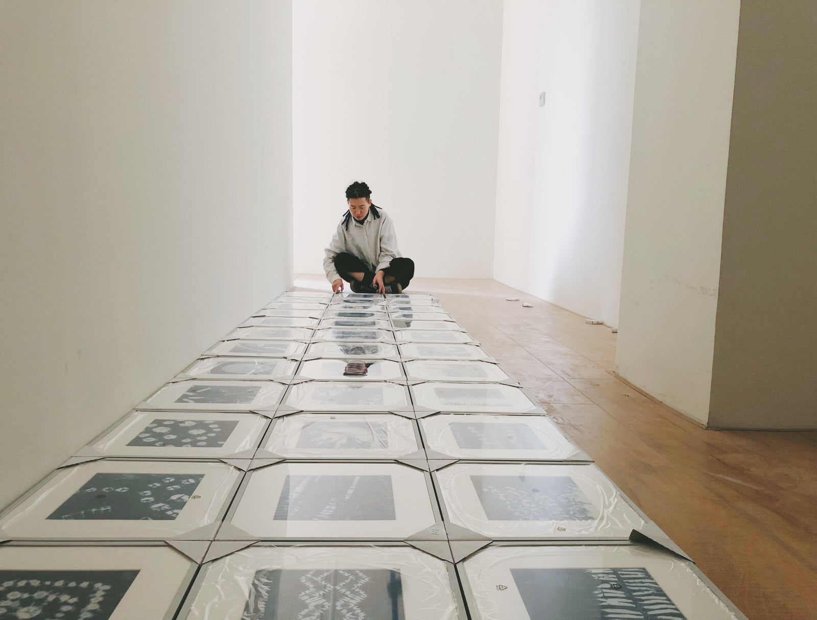 Sie arbeitet in ihrem Atelier