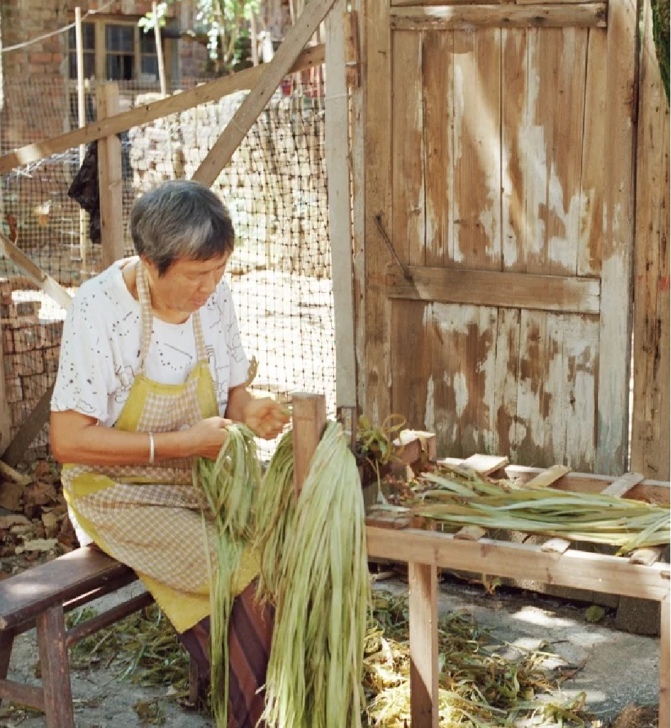 LiBu natural materials and plant dyes - artwork image